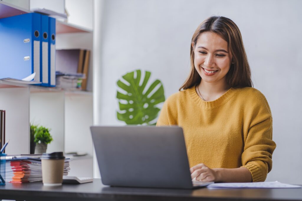 student learning using laptop meeting online classes Educational courses or training, seminars, vide